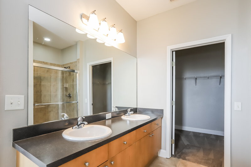 2,010/Mo, 6504 Quiet Pool Ct Apollo Beach, FL 33572 Main Bathroom View