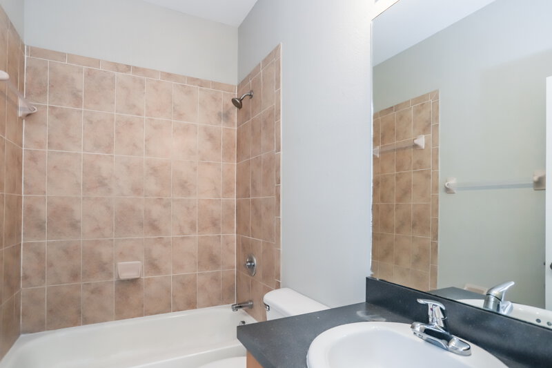 2,010/Mo, 6504 Quiet Pool Ct Apollo Beach, FL 33572 Bathroom View