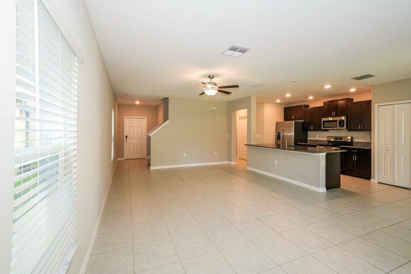 2,525/Mo, 7324 Spring Snowflake Ave Tampa, FL 33619 Living Room View 3