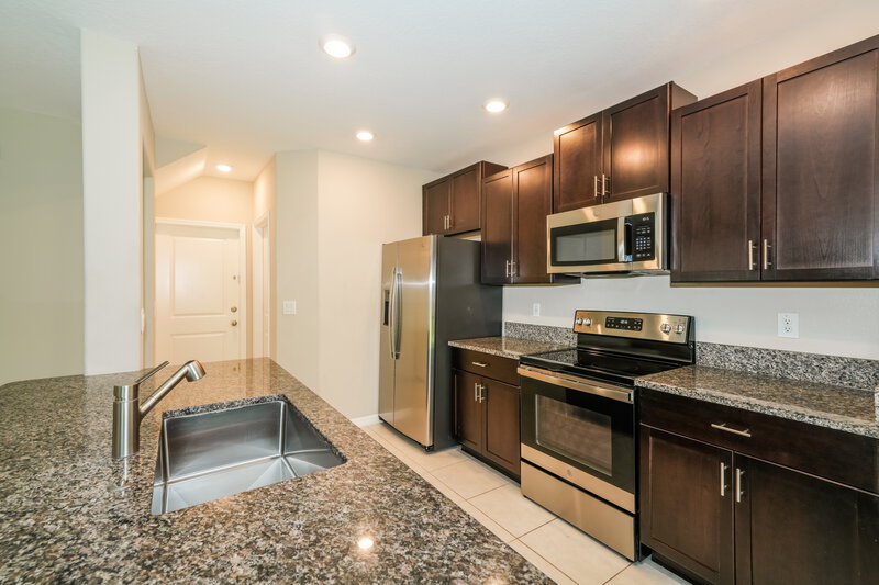 2,525/Mo, 7324 Spring Snowflake Ave Tampa, FL 33619 Kitchen View