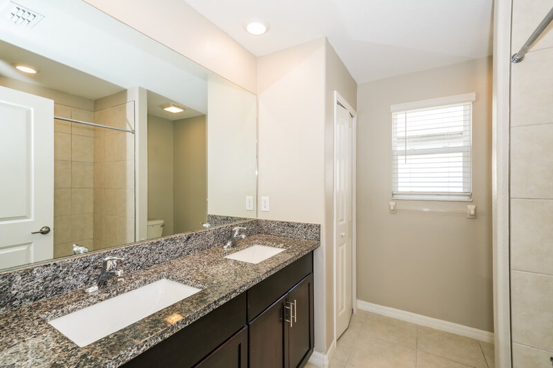 2,525/Mo, 7324 Spring Snowflake Ave Tampa, FL 33619 Main Bathroom View