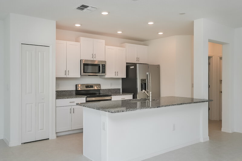 2,600/Mo, 7338 Spring Snowflake Ave Tampa, FL 33619 Misc View 4