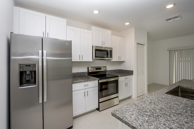 2,495/Mo, 7336 Spring Snowflake Ave Tampa, FL 33619 Kitchen View 2