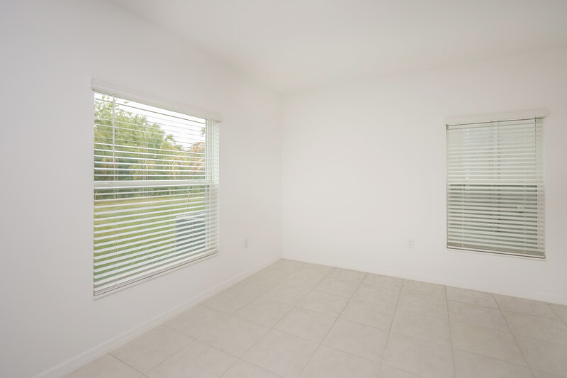 2,460/Mo, 7320 Spring Snowflake Ave Tampa, FL 33619 Living Room View