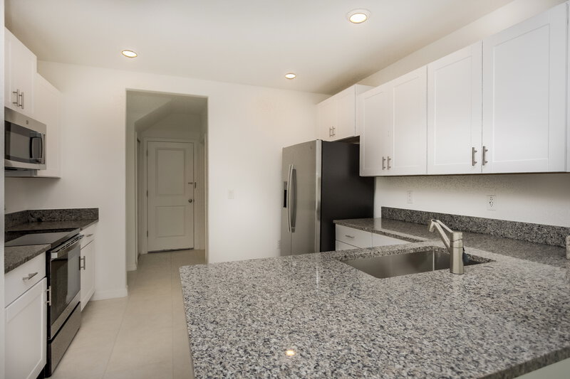 2,420/Mo, 7320 Spring Snowflake Ave Tampa, FL 33619 Kitchen View 3