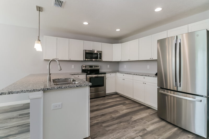 1,830/Mo, 5468 Chestnut Ridge Rd Dade City, FL 33523 Kitchen View