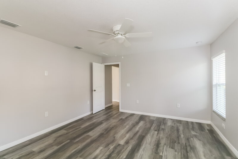 1,830/Mo, 5468 Chestnut Ridge Rd Dade City, FL 33523 Main Bedroom View 2