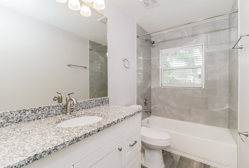 1,830/Mo, 5468 Chestnut Ridge Rd Dade City, FL 33523 Bathroom View 2