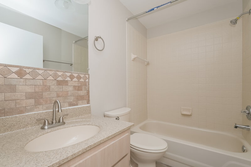 2,570/Mo, 11110 Bloomington Dr Tampa, FL 33635 Bathroom View