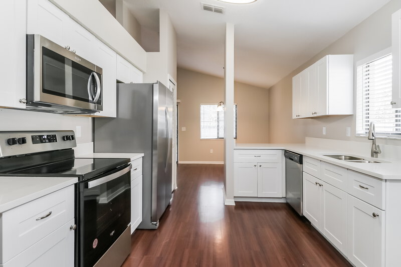 2,265/Mo, 1521 Spinning Wheel Dr Lutz, FL 33559 Kitchen View