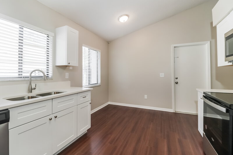 2,265/Mo, 1521 Spinning Wheel Dr Lutz, FL 33559 Kitchen View 2