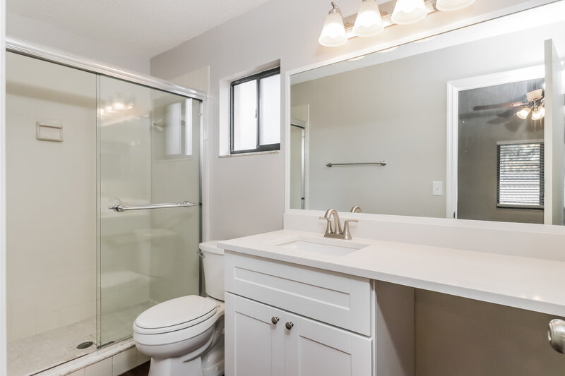 2,265/Mo, 1521 Spinning Wheel Dr Lutz, FL 33559 Main Bathroom View