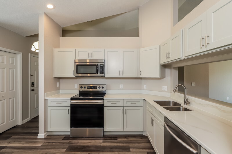 1,990/Mo, 3180 Thoroughbred Loop N Lakeland, FL 33811 Kitchen View 2