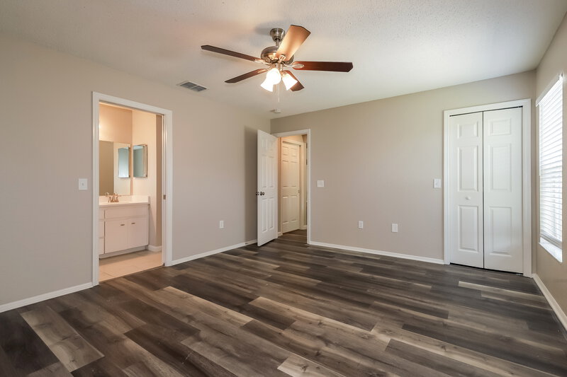 1,990/Mo, 3180 Thoroughbred Loop N Lakeland, FL 33811 Main Bedroom View 2