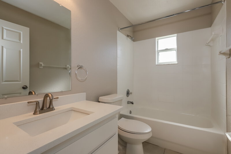 1,990/Mo, 3180 Thoroughbred Loop N Lakeland, FL 33811 Bathroom View