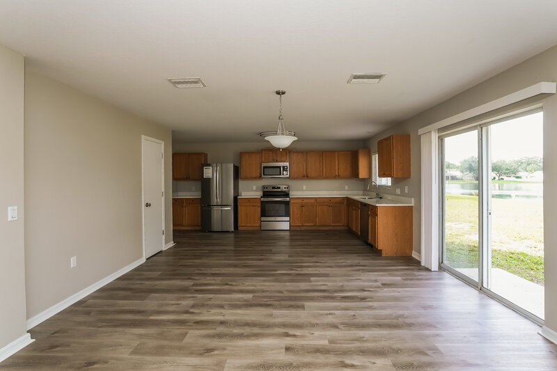 2,070/Mo, 7345 Hunters Greene Cir Lakeland, FL 33810 Kitchen View