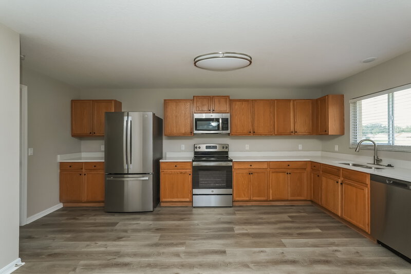 2,070/Mo, 7345 Hunters Greene Cir Lakeland, FL 33810 Kitchen View 2