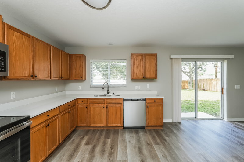 2,070/Mo, 7345 Hunters Greene Cir Lakeland, FL 33810 Kitchen View 3