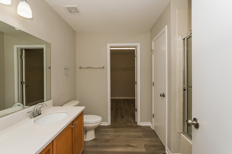 2,070/Mo, 7345 Hunters Greene Cir Lakeland, FL 33810 Main Bathroom View