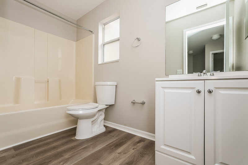 2,070/Mo, 7345 Hunters Greene Cir Lakeland, FL 33810 Bathroom View