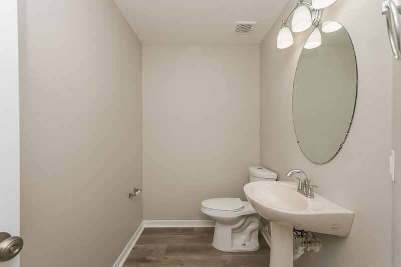 2,070/Mo, 7345 Hunters Greene Cir Lakeland, FL 33810 Bathroom View 2