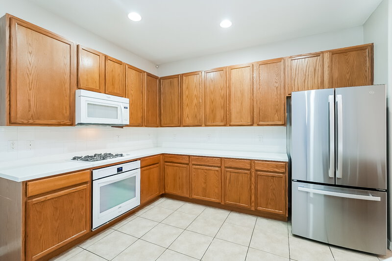 2,460/Mo, 20355 Chestnut Grove Dr Tampa, FL 33647 Kitchen View 3
