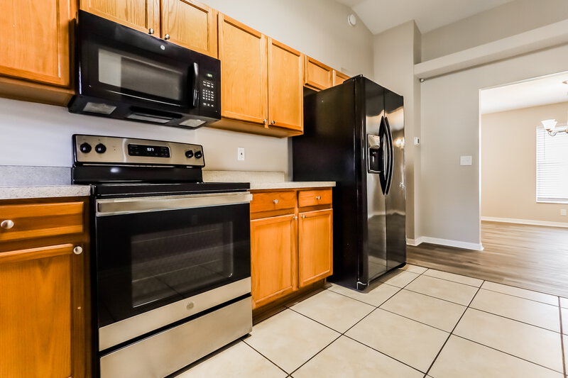 3,040/Mo, 11730 Lynn Brook Cir Seffner, FL 33584 Kitchen View 2