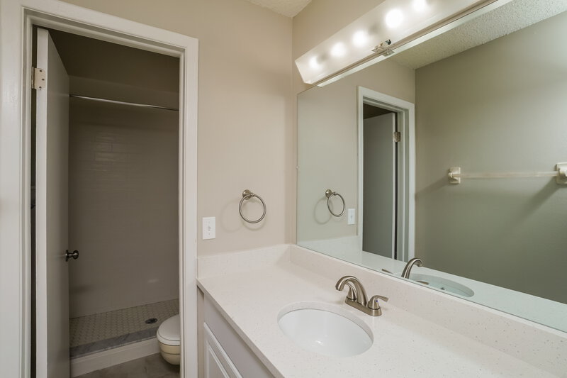 2,340/Mo, 16414 Bonneville Dr Tampa, FL 33624 Main Bathroom View