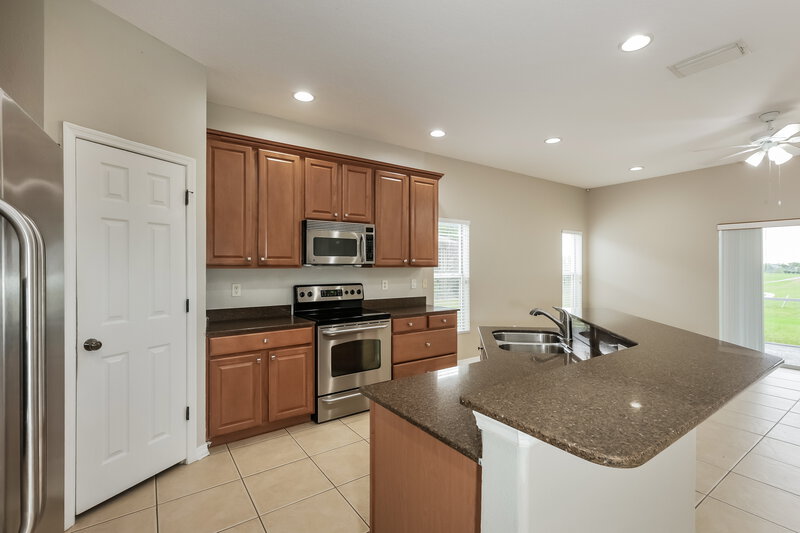 2,160/Mo, 2906 Copper Height Ct Valrico, FL 33594 Kitchen View
