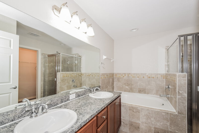 1,995/Mo, 4101 Sundance Place Loop Mulberry, FL 33860 Main Bathroom View 2