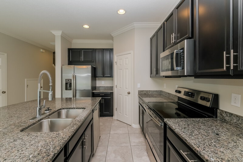 2,135/Mo, 7026 Summer Holly Pl Riverview, FL 33578 Kitchen View