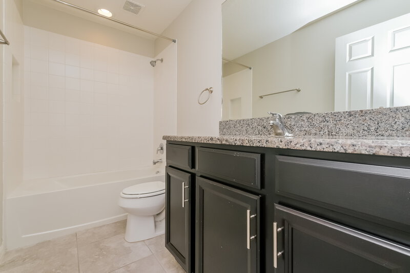 2,135/Mo, 7026 Summer Holly Pl Riverview, FL 33578 Bathroom View