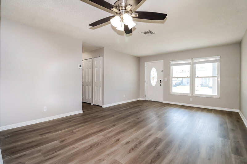 3,245/Mo, 7983 Shadow Run Dr Largo, FL 33773 Living Room View