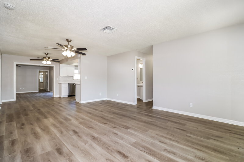 3,245/Mo, 7983 Shadow Run Dr Largo, FL 33773 Living Room View 2