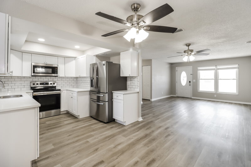 3,245/Mo, 7983 Shadow Run Dr Largo, FL 33773 Kitchen View 2