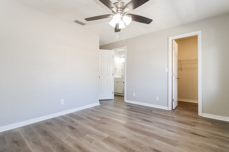 3,245/Mo, 7983 Shadow Run Dr Largo, FL 33773 Main Bedroom View