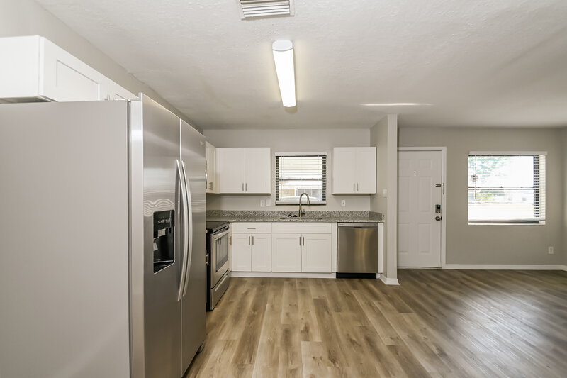 1,780/Mo, 1827 Rotary Dr Lakeland, FL 33801 Kitchen View 2