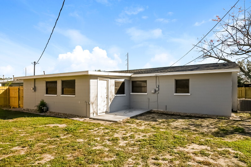 1,780/Mo, 1827 Rotary Dr Lakeland, FL 33801 Rear View