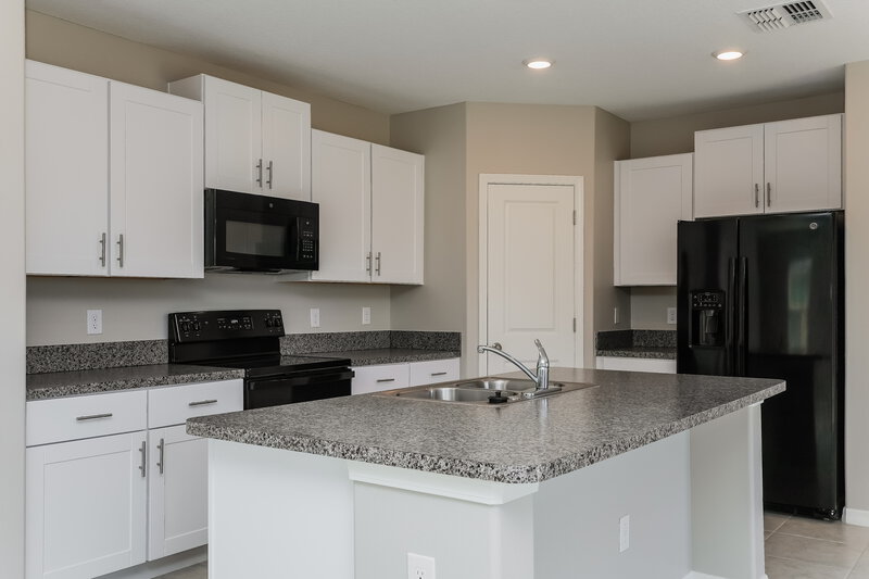 3,880/Mo, 4536 Eternal Prince Dr Sun City Center, FL 33573 Kitchen View
