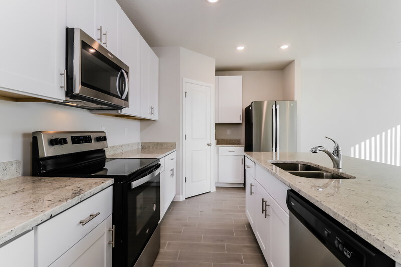 2,195/Mo, 38969 Harlow Rose Drive Zephyrhills, FL 33540 Kitchen View