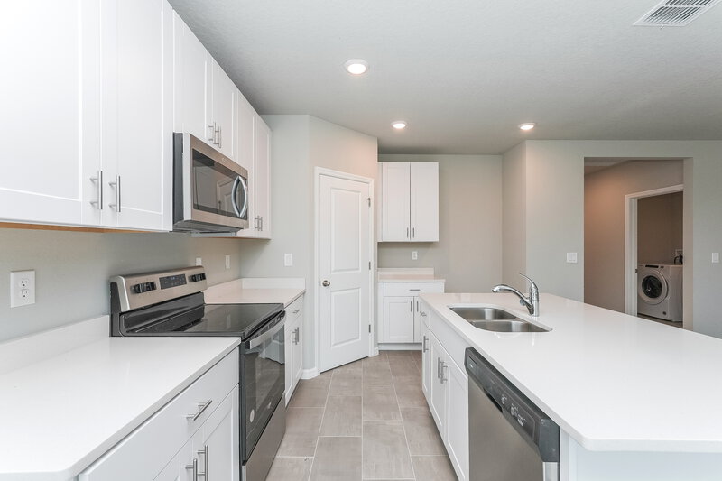 1,960/Mo, 38981 Harlow Rose Drive Zephyrhills, FL 33540 Kitchen View 2