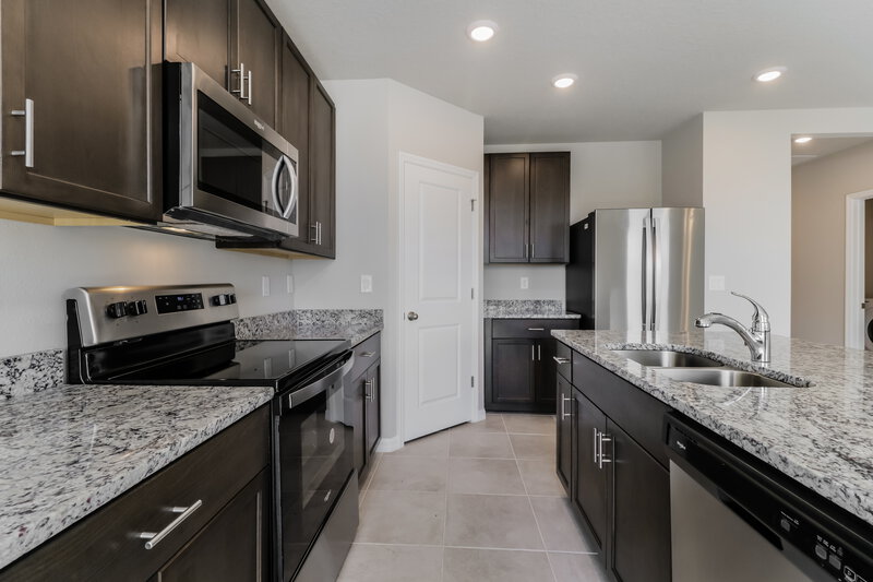 3,410/Mo, 39049 Harlow Rose Drive Zephyrhills, FL 33540 Kitchen View