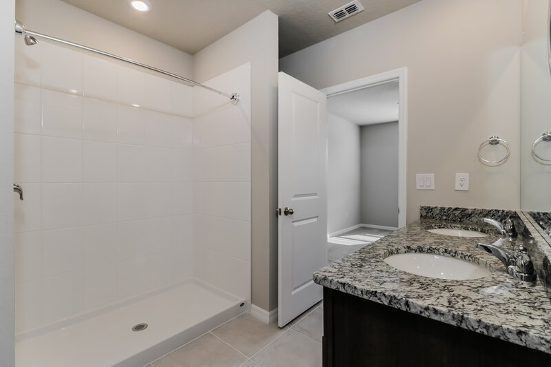 3,410/Mo, 39049 Harlow Rose Drive Zephyrhills, FL 33540 Main Bathroom View 2