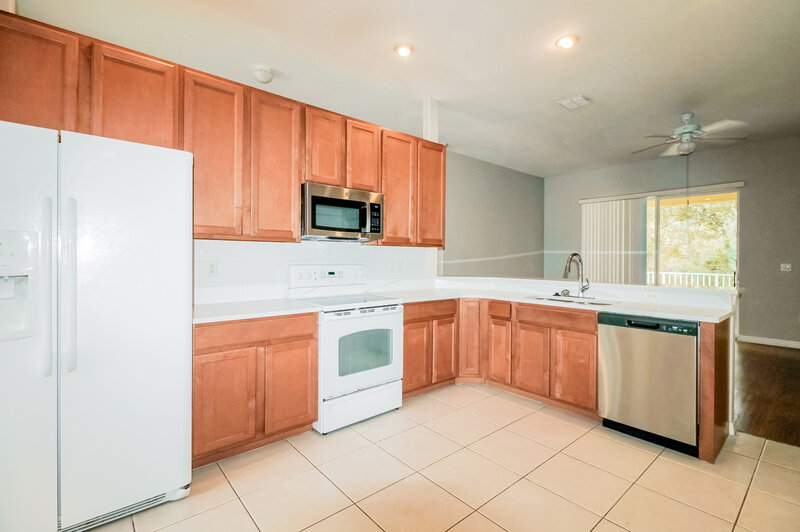 1,860/Mo, 14633 Deacon Ct Spring Hill, FL 34609 Kitchen View