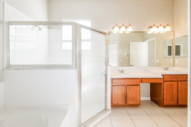 1,860/Mo, 14633 Deacon Ct Spring Hill, FL 34609 Main Bathroom View