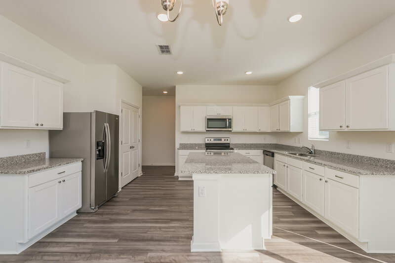 2,385/Mo, 415 Barrier Reef St Ruskin, FL 33570 Kitchen View