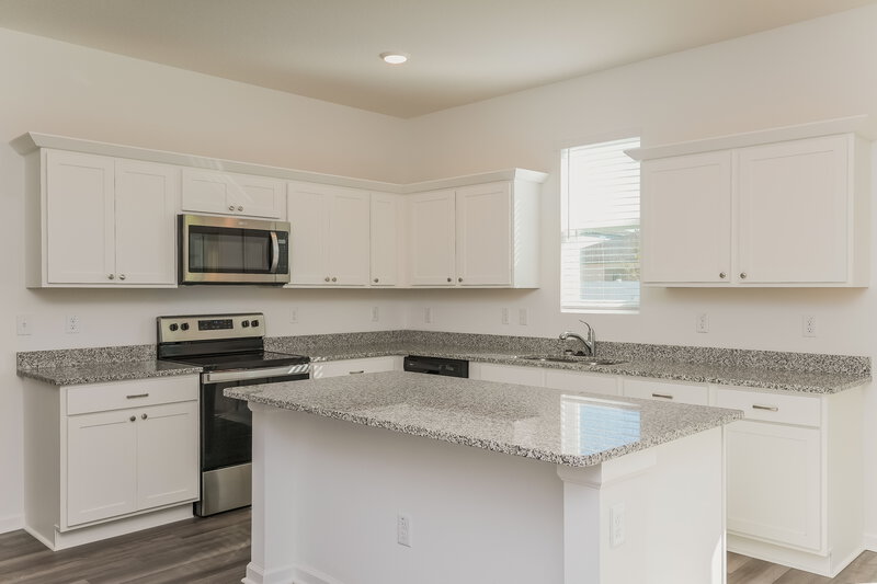 2,385/Mo, 415 Barrier Reef St Ruskin, FL 33570 Kitchen View 2