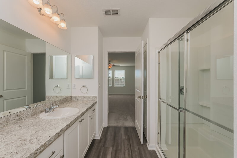 2,385/Mo, 415 Barrier Reef St Ruskin, FL 33570 Main Bathroom View