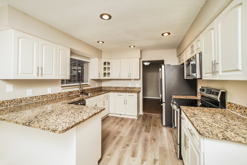 5,290/Mo, 15111 Craggy Cliff St Tampa, FL 33625 Kitchen View