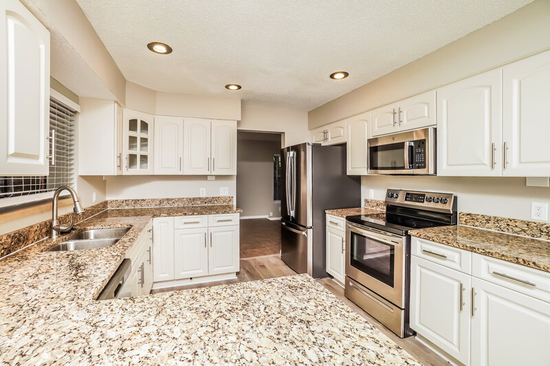 5,290/Mo, 15111 Craggy Cliff St Tampa, FL 33625 Kitchen View 2